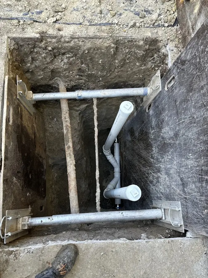 Experienced plumber completing Drain Cleaning work in Farmersville